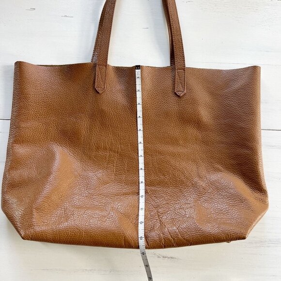 Cuyana Classic Leather Tote in Caramel - Picture 10 of 12